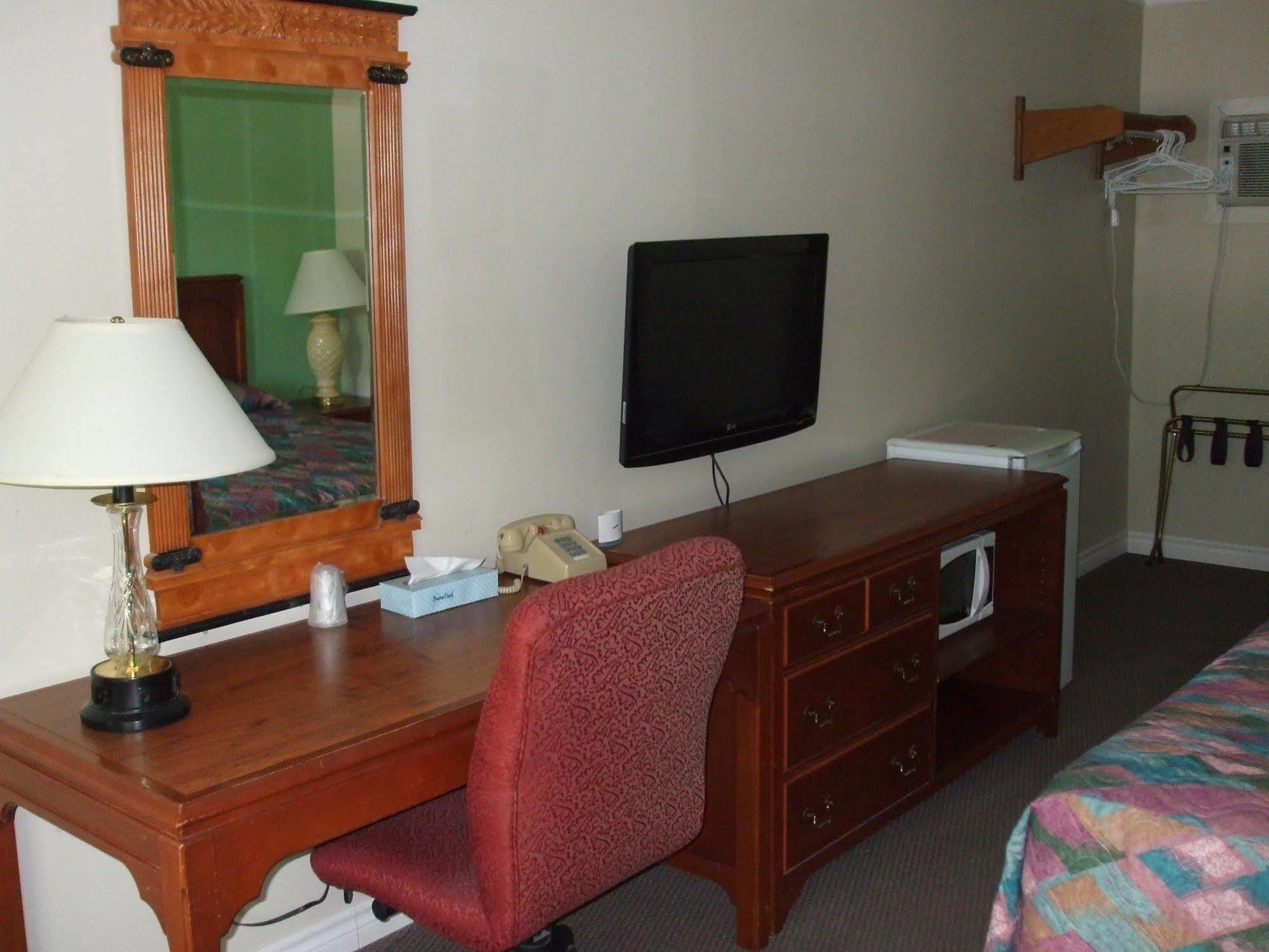 Forest Plaza Motel Mount Forest Exterior foto